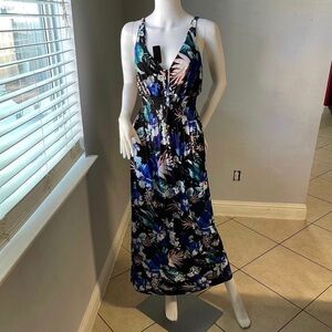 New Women’s Blue Floral Sleeveless dress size Large 
Stretchy
Sundress